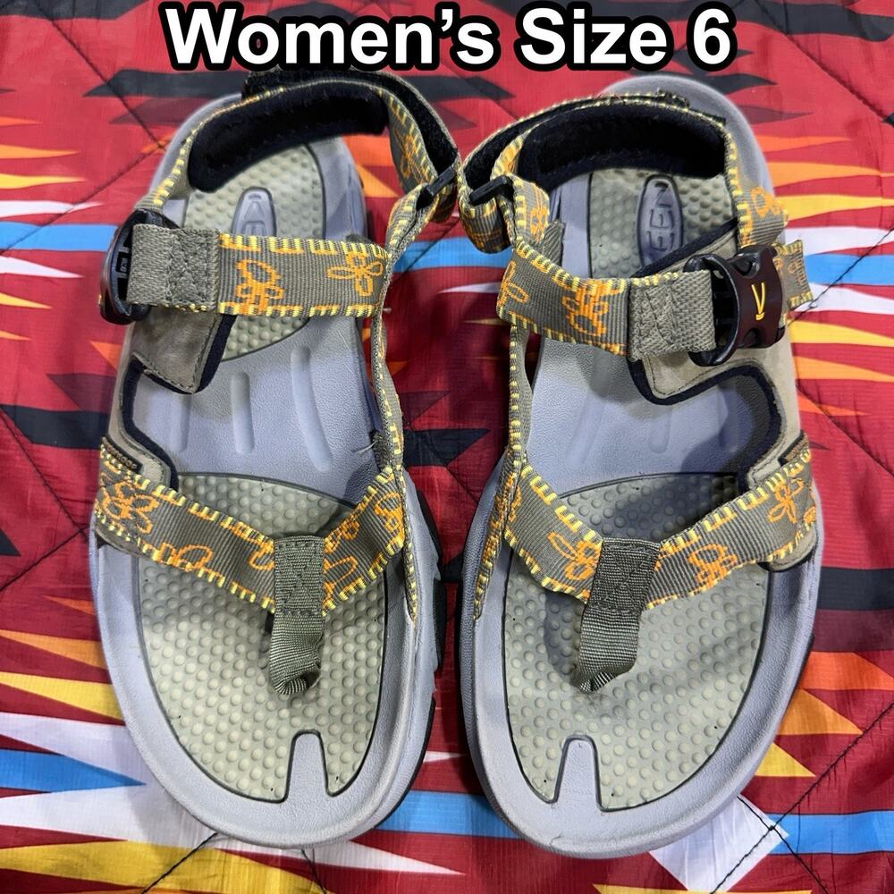 Keen Terrandora II Women’s Size 6 Thongs Waterproof Gray Green Floral Sandals